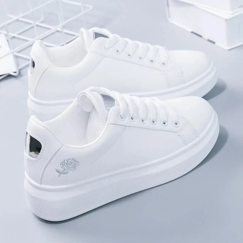 Sneakers Donna Traspiranti con Ricamo Floreale – Comode e Casual