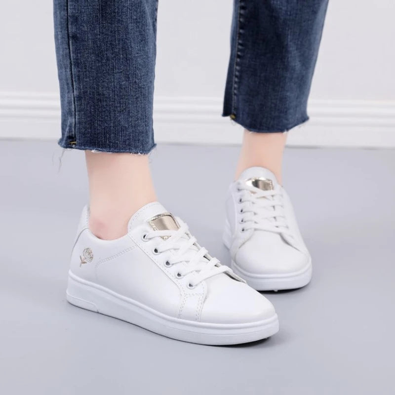Sneakers Donna Traspiranti con Ricamo Floreale – Comode e Casual