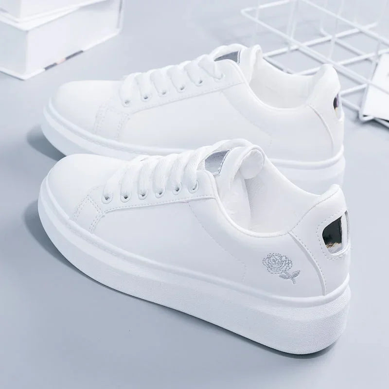 Sneakers Donna Traspiranti con Ricamo Floreale – Comode e Casual