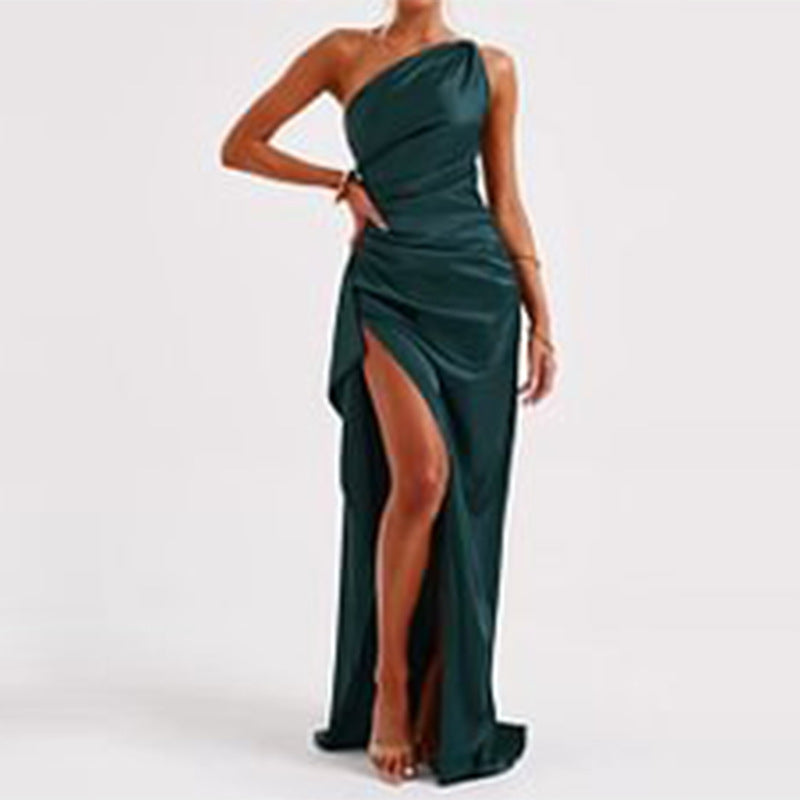 Abito in Raso Monospalla con Spacco – Elegante Schiena Nuda